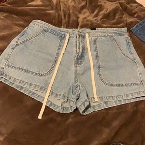 DKNY JEANS woman shorts new w/o tag size 12 denim